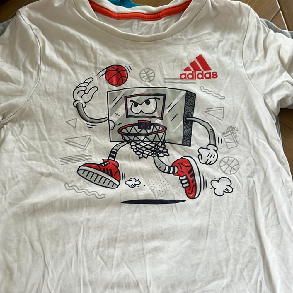 Kids size 4 shirts